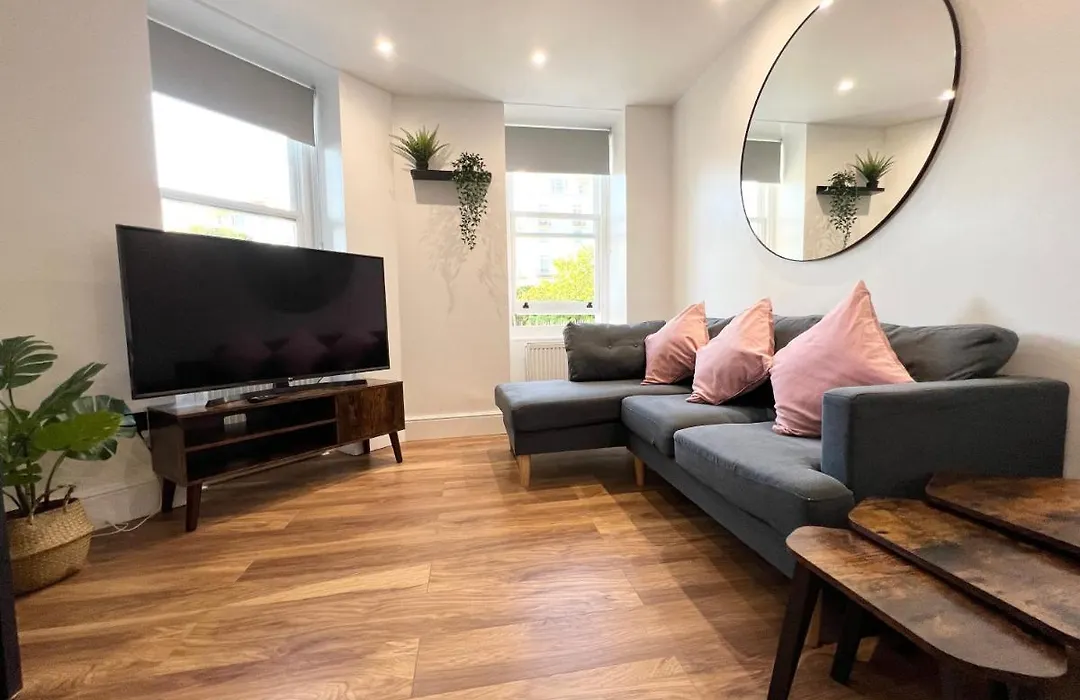 Lovely Apartment, One Minute From Bournemouth Beach And Town.-1